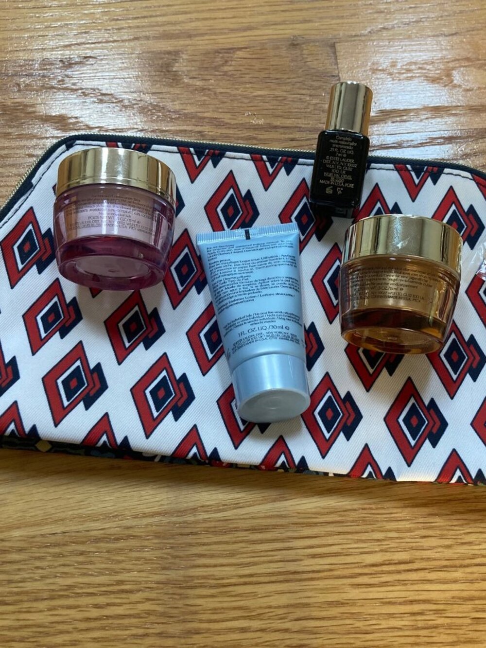 Estee Lauder Bundle w/ Cosmetic Case - Picture 3 of 16